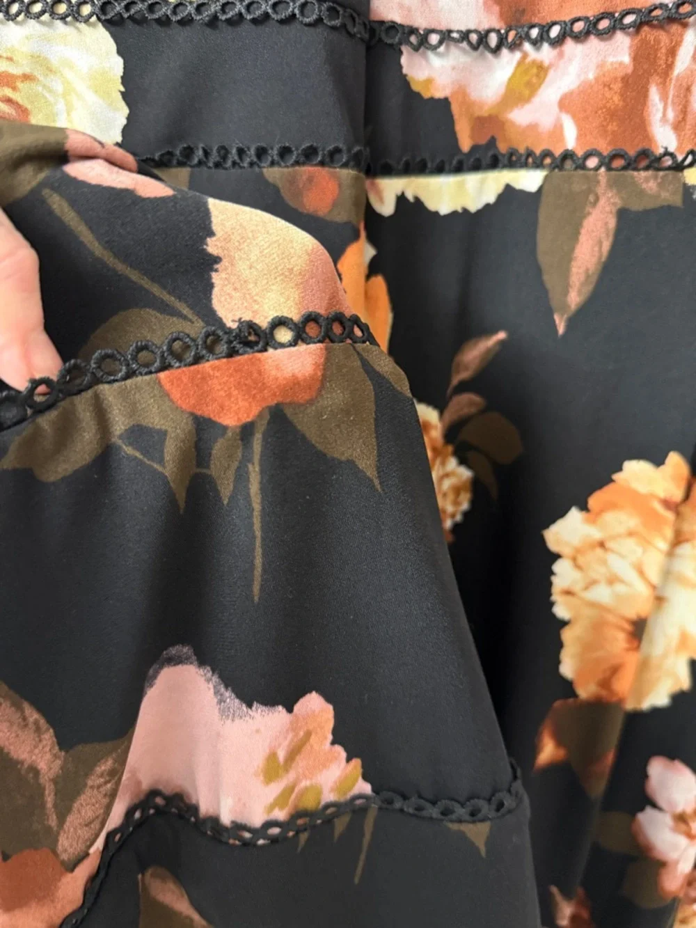 Taylor Dark Floral Jersey Midi Dress New with Tags Crochet Trim Size 2 Romantic - Picture 8 of 11